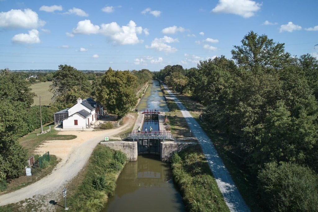 Ecluse sur le canal de Nantes à Brest ©DDUFOUR